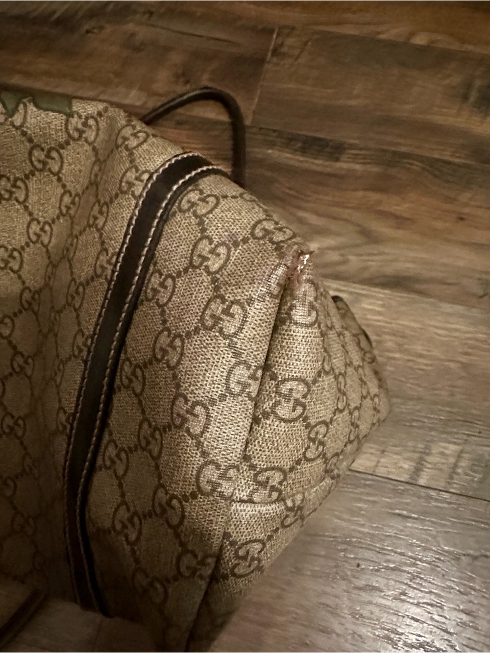 Gucci Beige GG Supreme Tote with Red Rose Heart Graphic - Picture 12 of 16